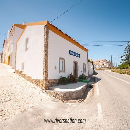Rivers Nation Surf Camp Bed and Breakfast Atouguia Da Baleia Exterior foto