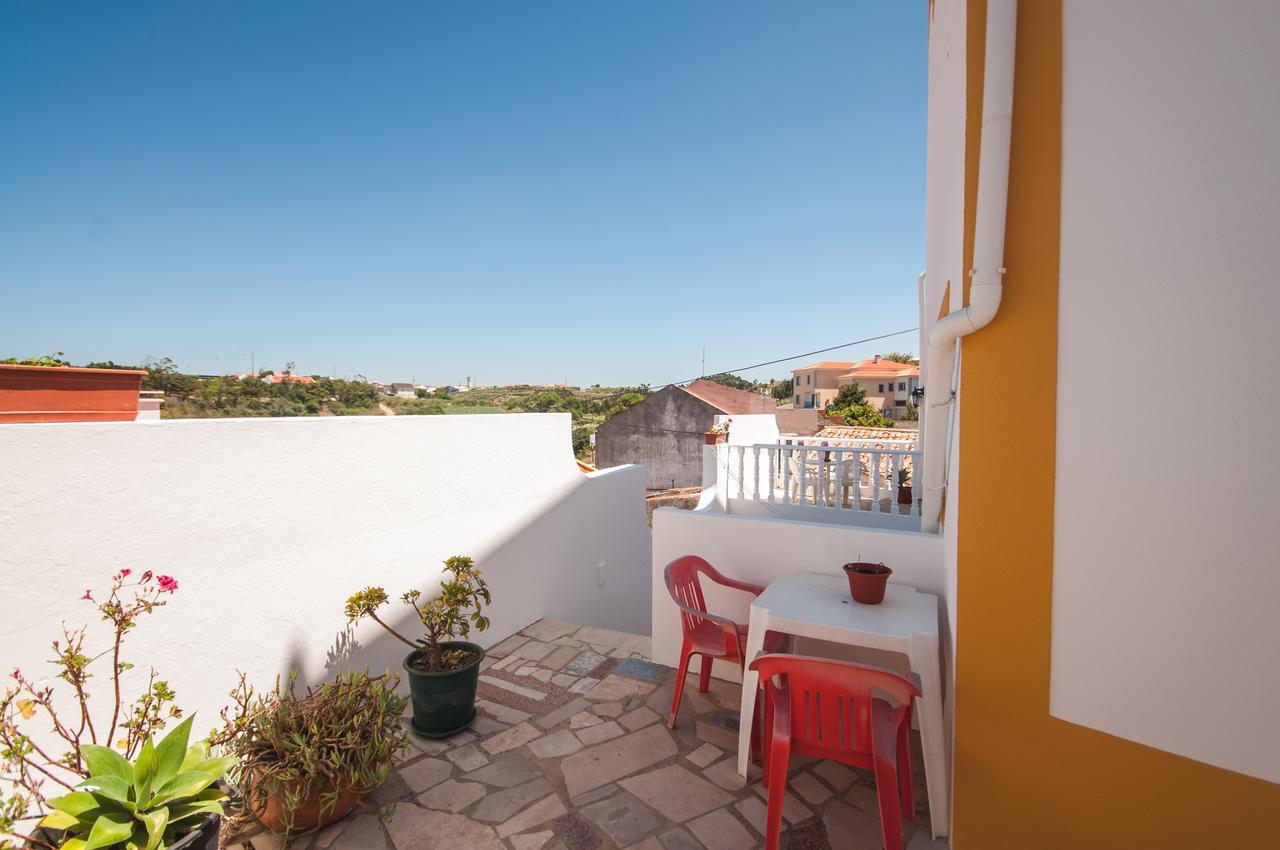 Rivers Nation Surf Camp Bed and Breakfast Atouguia Da Baleia Exterior foto