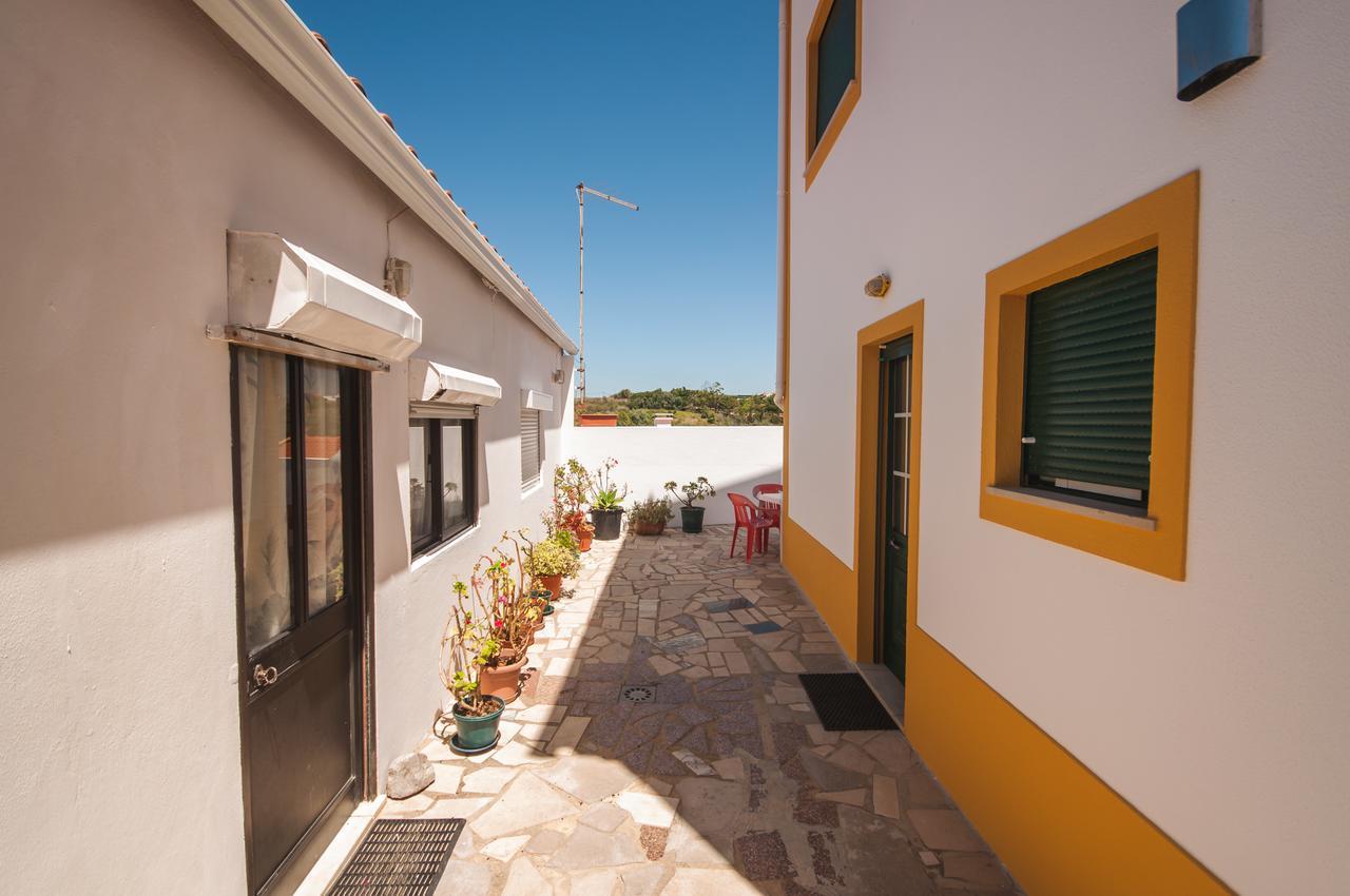 Rivers Nation Surf Camp Bed and Breakfast Atouguia Da Baleia Exterior foto