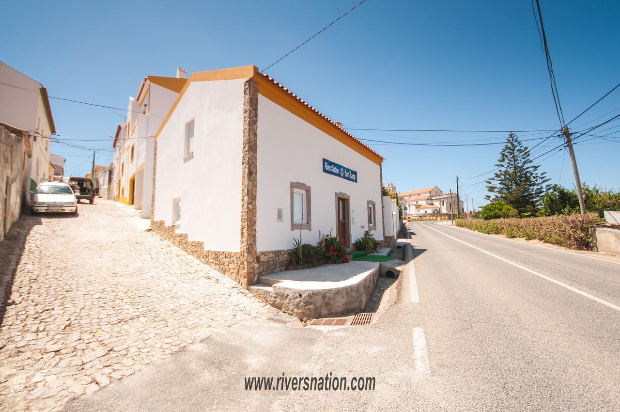 Rivers Nation Surf Camp Bed and Breakfast Atouguia Da Baleia Exterior foto